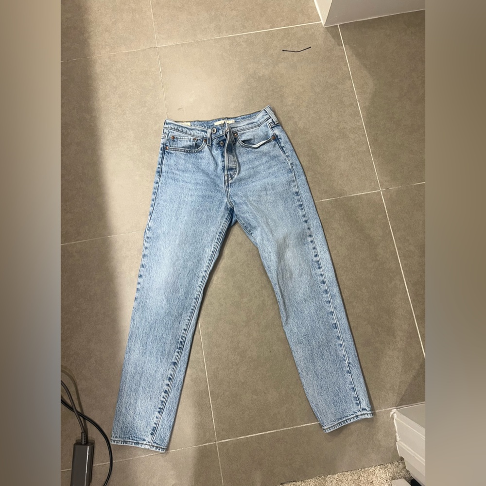 Levi Jeans, run small size 28 fits a 6